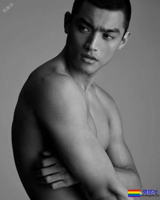 被香奈儿选上的亚洲男模，未火先上位？！ - 51虹马