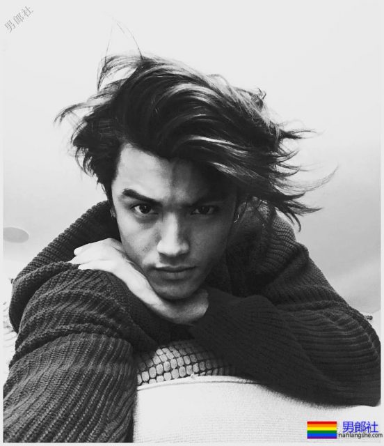 被香奈儿选上的亚洲男模，未火先上位？！ - 51虹马