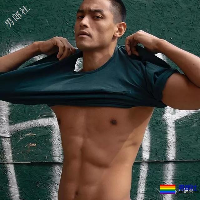 被香奈儿选上的亚洲男模，未火先上位？！ - 51虹马