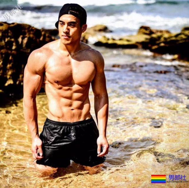 健身房抓拍正装男疑自导自演？发湿身照只为火 - 51虹马