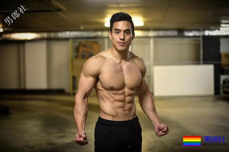 健身房抓拍正装男疑自导自演？发湿身照只为火 - 51虹马