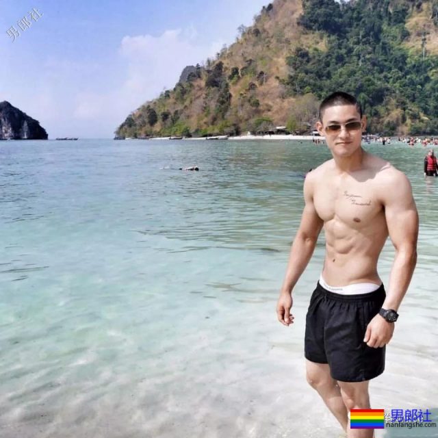 公狗腰特警内裤超低，快被撩拨到上天~ - 51虹马