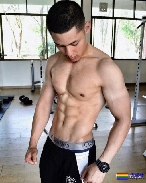 公狗腰特警内裤超低，快被撩拨到上天~ - 51虹马