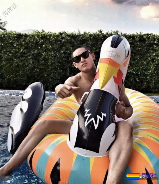 公狗腰特警内裤超低，快被撩拨到上天~ - 51虹马