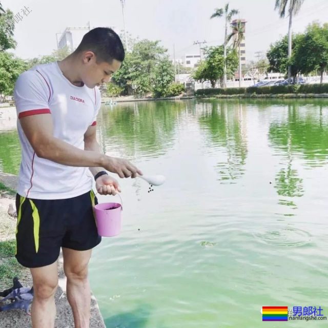 公狗腰特警内裤超低，快被撩拨到上天~ - 51虹马