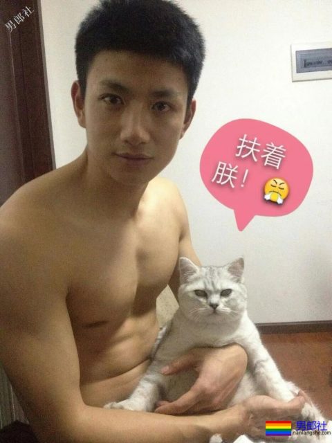 超帅24岁成都特警上热搜！精悍腹肌高颜值，制服粉已沉迷… - 51虹马