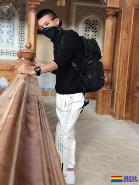 超帅24岁成都特警上热搜！精悍腹肌高颜值，制服粉已沉迷… - 51虹马