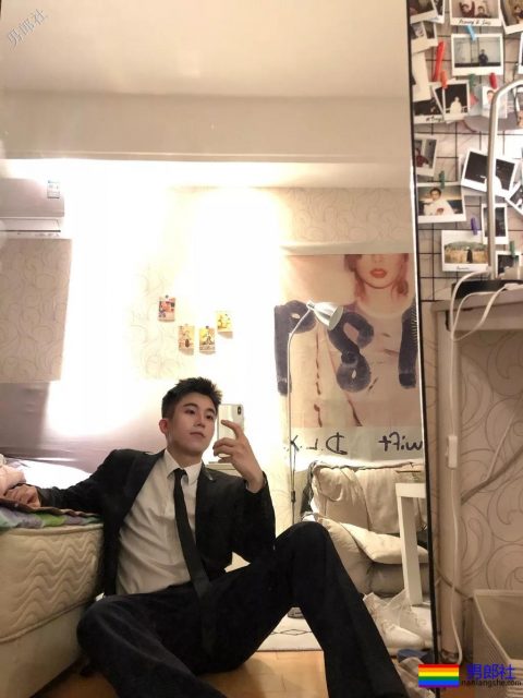 小奶狗正装网红博主,禁欲又清爽的帅气少年! - 51虹马 小奶狗正装网红博主,禁欲又清爽的帅气少年! - 51虹马