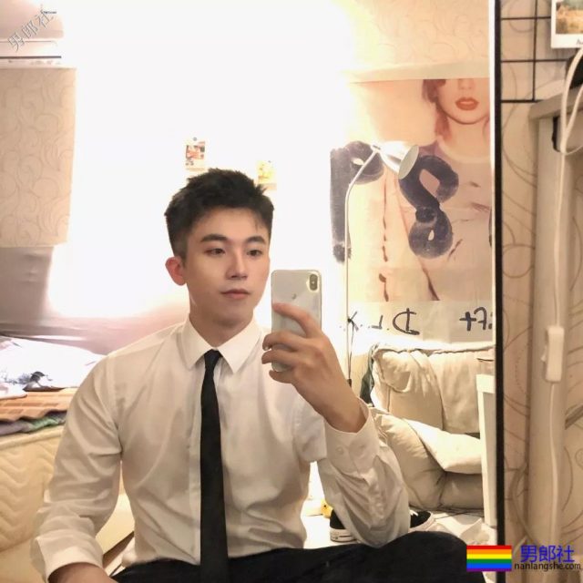 小奶狗正装网红博主,禁欲又清爽的帅气少年! - 51虹马 小奶狗正装网红博主,禁欲又清爽的帅气少年! - 51虹马