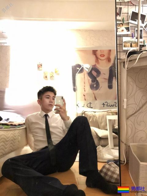 小奶狗正装网红博主,禁欲又清爽的帅气少年! - 51虹马 小奶狗正装网红博主,禁欲又清爽的帅气少年! - 51虹马