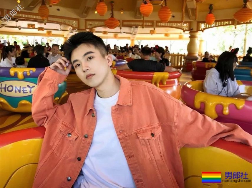 小奶狗正装网红博主,禁欲又清爽的帅气少年! - 51虹马 小奶狗正装网红博主,禁欲又清爽的帅气少年! - 51虹马