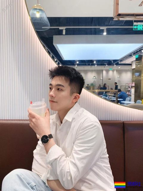 小奶狗正装网红博主,禁欲又清爽的帅气少年! - 51虹马 小奶狗正装网红博主,禁欲又清爽的帅气少年! - 51虹马