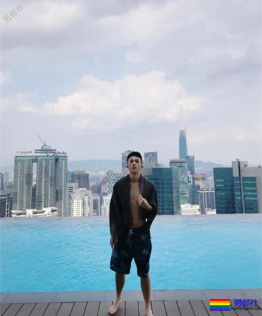 小奶狗正装网红博主,禁欲又清爽的帅气少年! - 51虹马 小奶狗正装网红博主,禁欲又清爽的帅气少年! - 51虹马