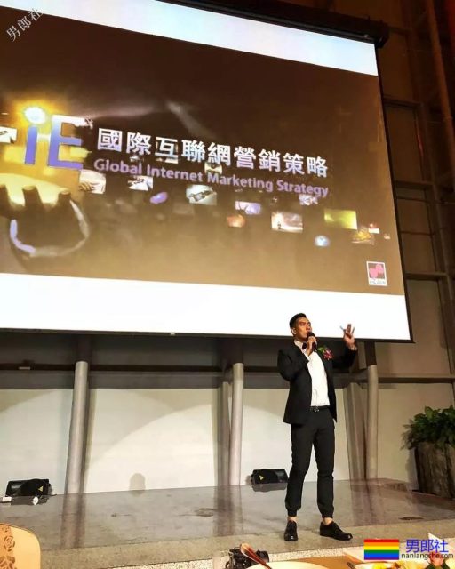 正装熟男全身湿透，大胸肌和翘臀都藏不住了-51虹马