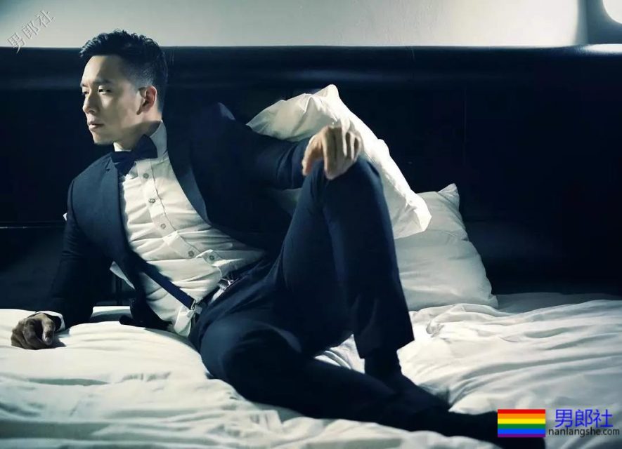 正装熟男全身湿透,大胸肌和翘臀都藏不住了 - 51虹马 正装熟男全身湿透,大胸肌和翘臀都藏不住了 - 51虹马