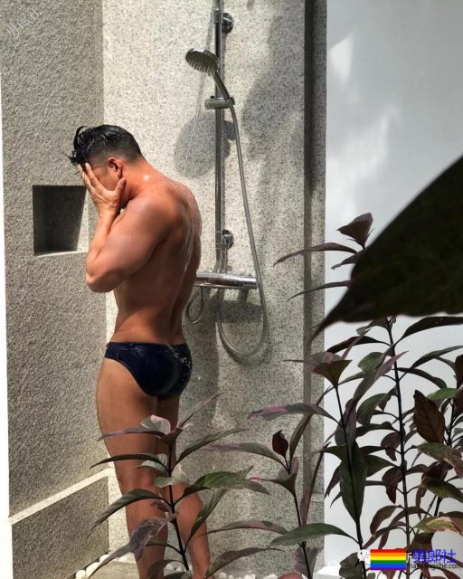 正装熟男全身湿透,大胸肌和翘臀都藏不住了 - 51虹马 正装熟男全身湿透,大胸肌和翘臀都藏不住了 - 51虹马