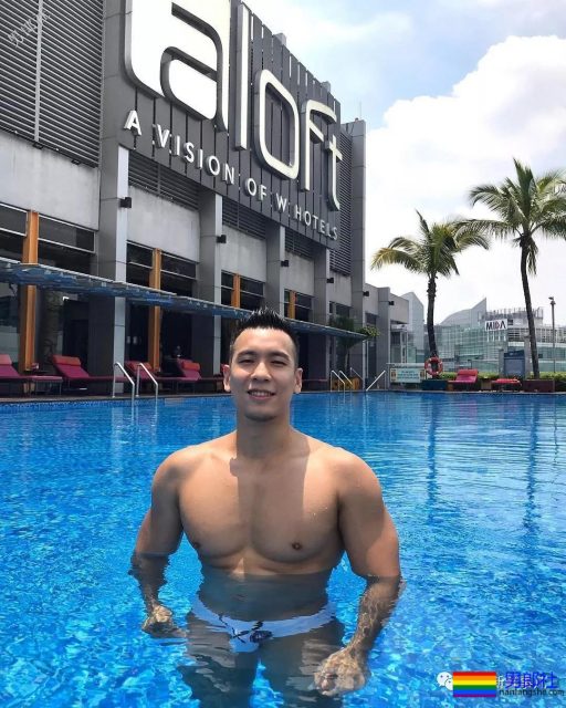 正装熟男全身湿透,大胸肌和翘臀都藏不住了 - 51虹马 正装熟男全身湿透,大胸肌和翘臀都藏不住了 - 51虹马