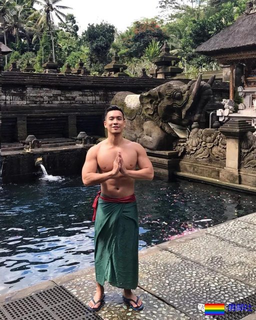 正装熟男全身湿透,大胸肌和翘臀都藏不住了 - 51虹马 正装熟男全身湿透,大胸肌和翘臀都藏不住了 - 51虹马