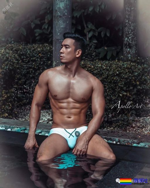 正装熟男全身湿透,大胸肌和翘臀都藏不住了 - 51虹马 正装熟男全身湿透,大胸肌和翘臀都藏不住了 - 51虹马