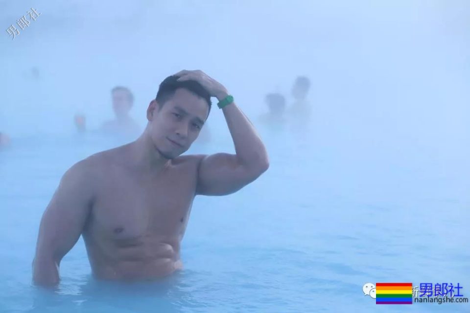 正装熟男全身湿透,大胸肌和翘臀都藏不住了 - 51虹马 正装熟男全身湿透,大胸肌和翘臀都藏不住了 - 51虹马