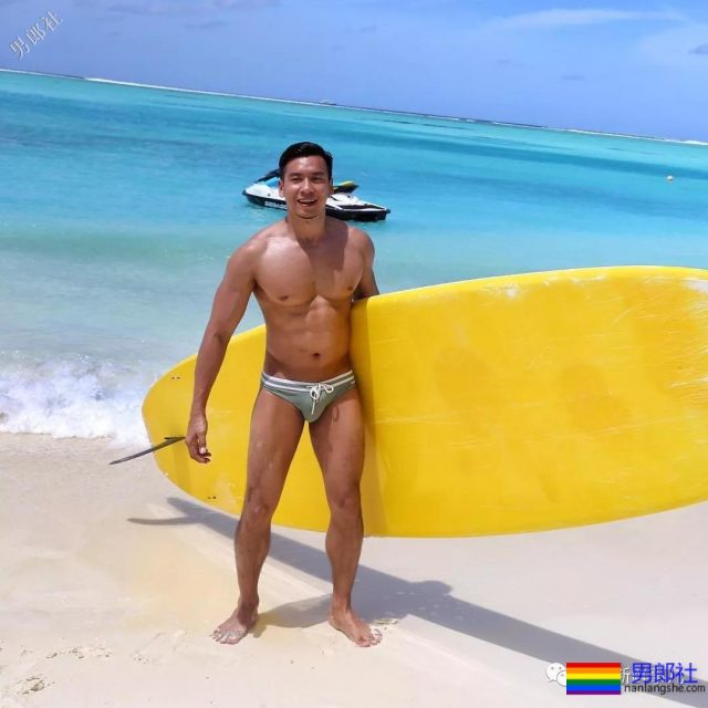 正装熟男全身湿透,大胸肌和翘臀都藏不住了 - 51虹马 正装熟男全身湿透,大胸肌和翘臀都藏不住了 - 51虹马