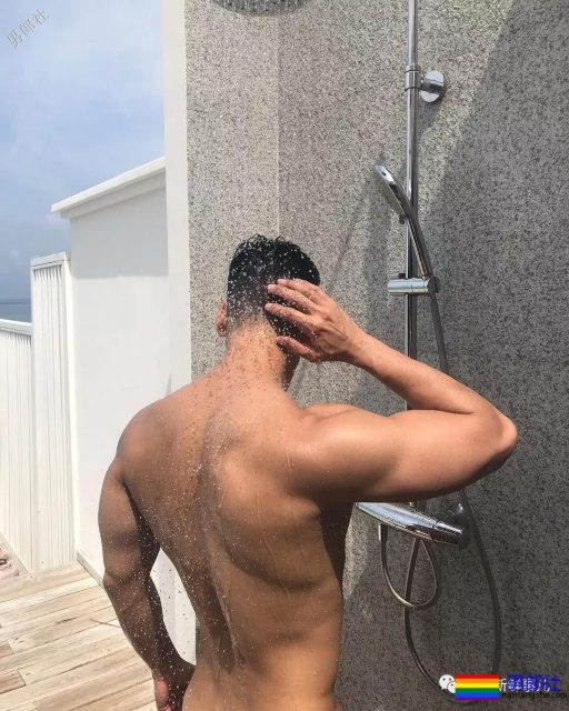 正装熟男全身湿透,大胸肌和翘臀都藏不住了 - 51虹马 正装熟男全身湿透,大胸肌和翘臀都藏不住了 - 51虹马