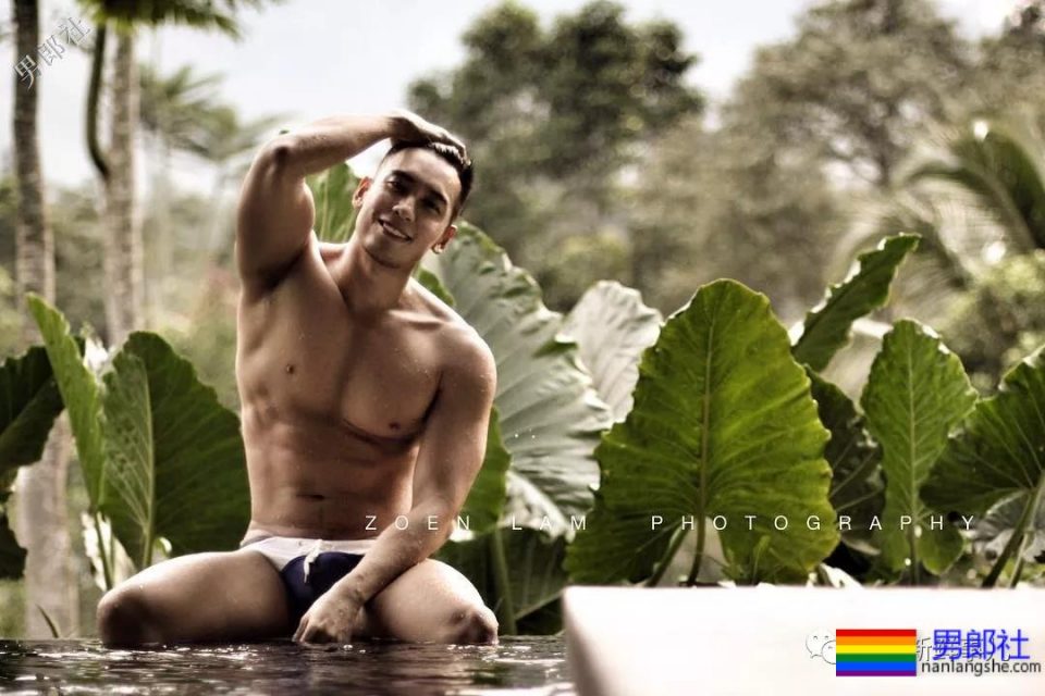 正装熟男全身湿透,大胸肌和翘臀都藏不住了 - 51虹马 正装熟男全身湿透,大胸肌和翘臀都藏不住了 - 51虹马