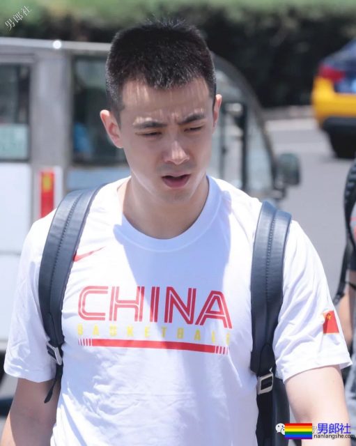 一张床上照引疯传!篮球爷们赵继伟满足你的一切幻想 - 51虹马 一张床上照引疯传!篮球爷们赵继伟满足你的一切幻想 - 51虹马