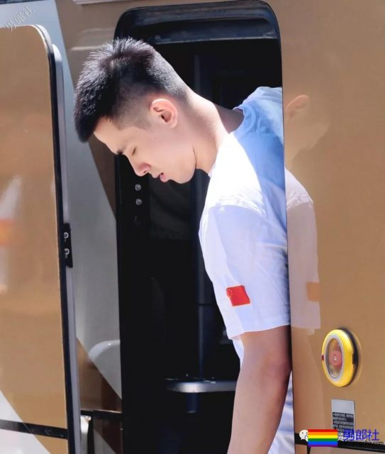 一张床上照引疯传!篮球爷们赵继伟满足你的一切幻想 - 51虹马 一张床上照引疯传!篮球爷们赵继伟满足你的一切幻想 - 51虹马