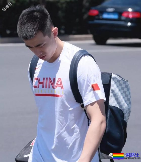 一张床上照引疯传!篮球爷们赵继伟满足你的一切幻想 - 51虹马 一张床上照引疯传!篮球爷们赵继伟满足你的一切幻想 - 51虹马