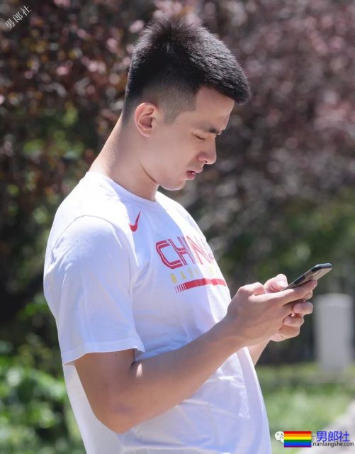 一张床上照引疯传!篮球爷们赵继伟满足你的一切幻想 - 51虹马 一张床上照引疯传!篮球爷们赵继伟满足你的一切幻想 - 51虹马