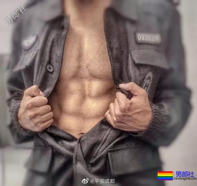 成都的特警小哥真帅气！ - 51虹马