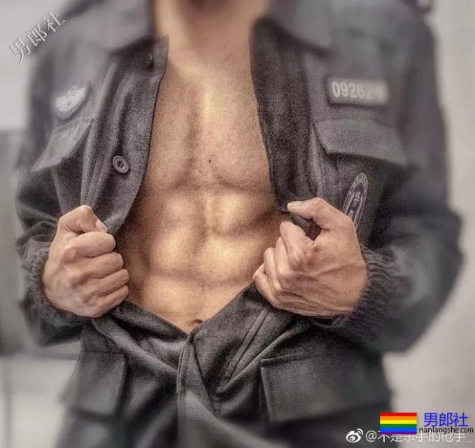 成都的特警小哥真帅气！ - 51虹马