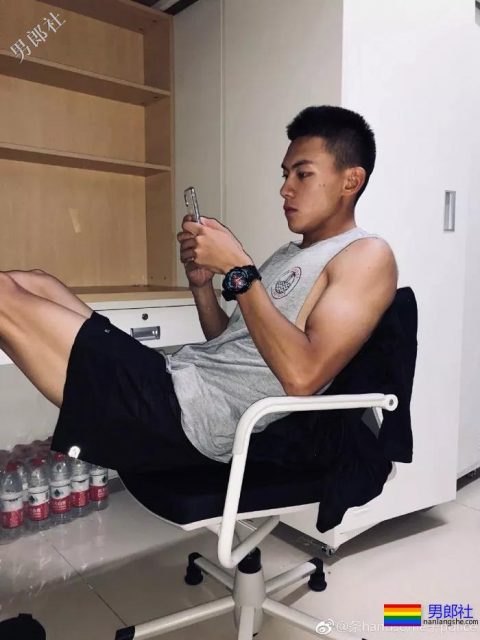 成都的特警小哥真帅气！ - 51虹马