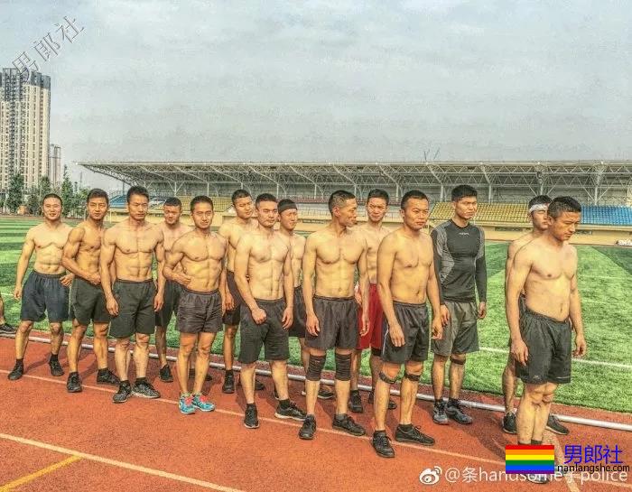 成都的特警小哥真帅气！ - 51虹马