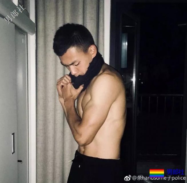 成都的特警小哥真帅气！ - 51虹马