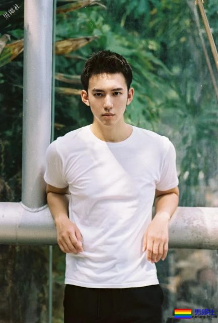 网红腹肌小狼狗大比拼！微博好看男生硬核照，肌肉零差评！ - 51虹马