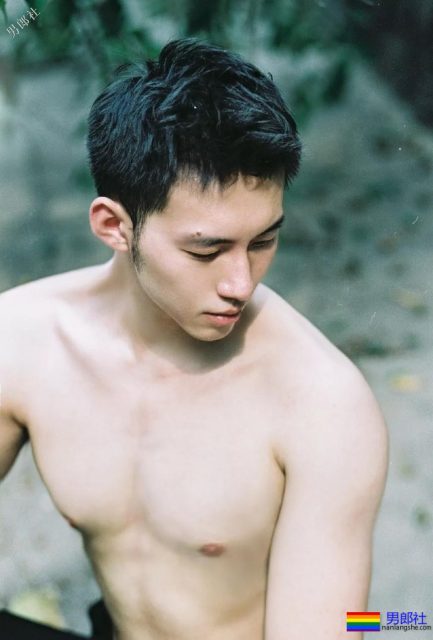 网红腹肌小狼狗大比拼！微博好看男生硬核照，肌肉零差评！ - 51虹马