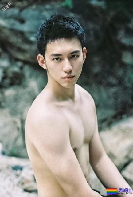 网红腹肌小狼狗大比拼！微博好看男生硬核照，肌肉零差评！ - 51虹马