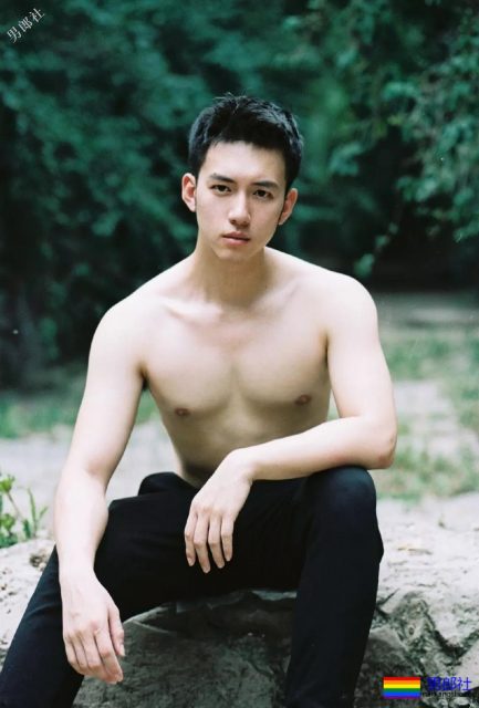 网红腹肌小狼狗大比拼！微博好看男生硬核照，肌肉零差评！ - 51虹马