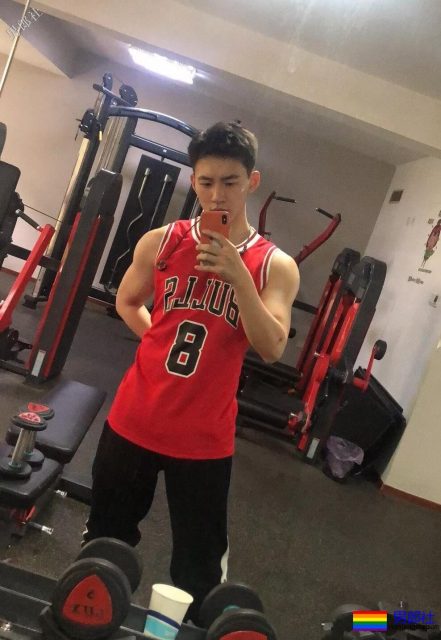 网红腹肌小狼狗大比拼！微博好看男生硬核照，肌肉零差评！ - 51虹马