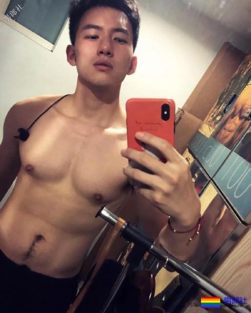 网红腹肌小狼狗大比拼！微博好看男生硬核照，肌肉零差评！ - 51虹马