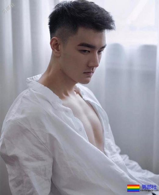 网红腹肌小狼狗大比拼！微博好看男生硬核照，肌肉零差评！ - 51虹马