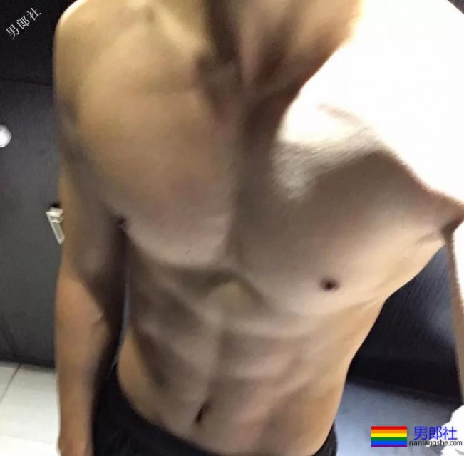 网红腹肌小狼狗大比拼！微博好看男生硬核照，肌肉零差评！ - 51虹马