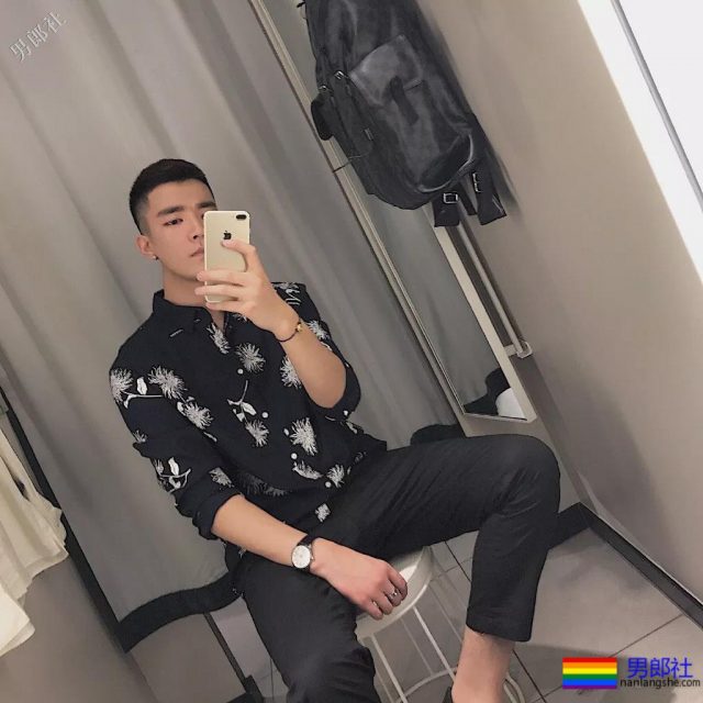 网红腹肌小狼狗大比拼！微博好看男生硬核照，肌肉零差评！ - 51虹马