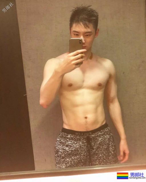 网红腹肌小狼狗大比拼！微博好看男生硬核照，肌肉零差评！ - 51虹马