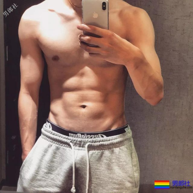 网红腹肌小狼狗大比拼！微博好看男生硬核照，肌肉零差评！ - 51虹马