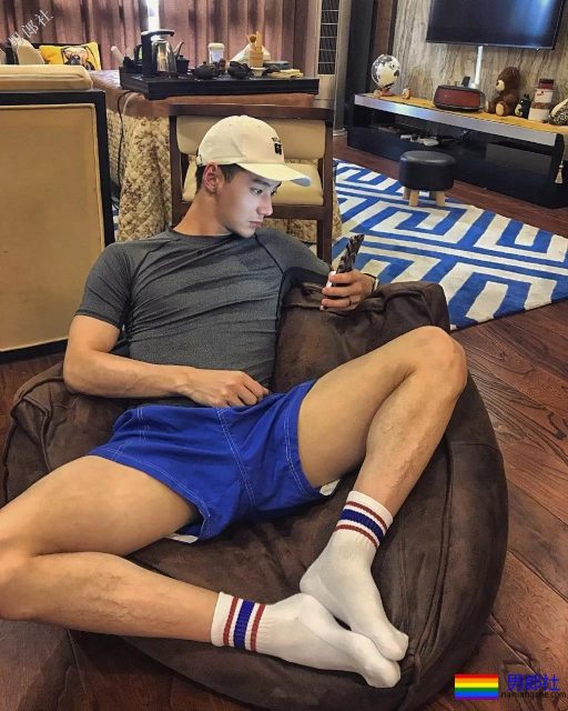 网红腹肌小狼狗大比拼！微博好看男生硬核照，肌肉零差评！ - 51虹马