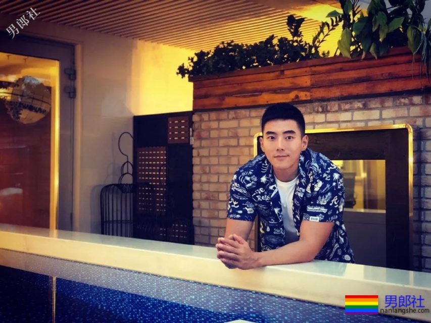 网红腹肌小狼狗大比拼！微博好看男生硬核照，肌肉零差评！ - 51虹马