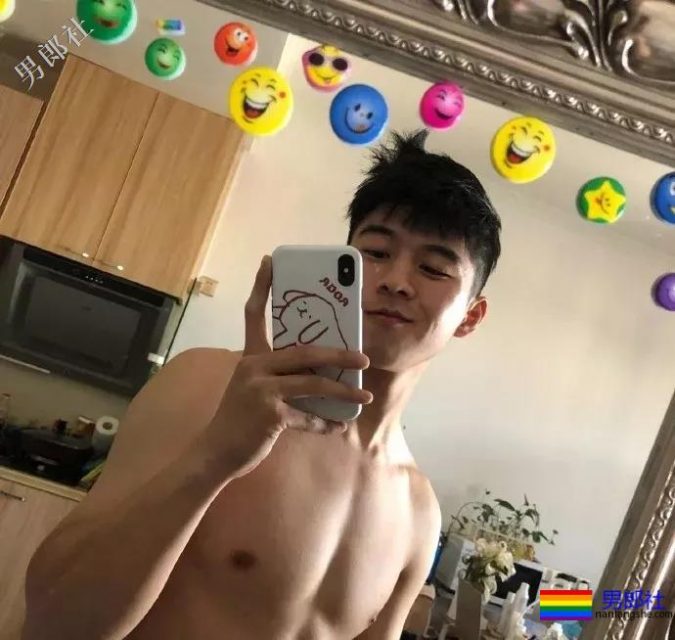 网红腹肌小狼狗大比拼！微博好看男生硬核照，肌肉零差评！ - 51虹马